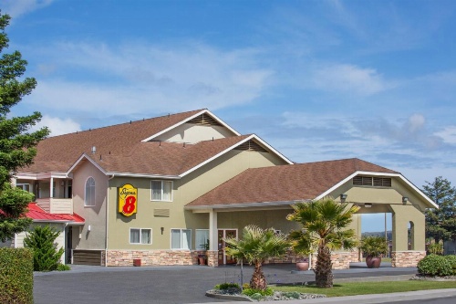 Super 8 by Wyndham Fortuna image 23